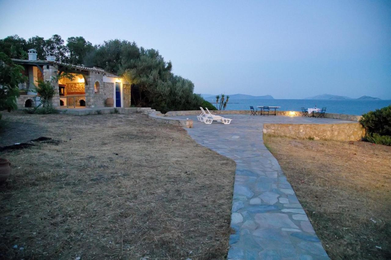 Aroura Homes 4Br Beachfront Villa Spétses Exteriér fotografie