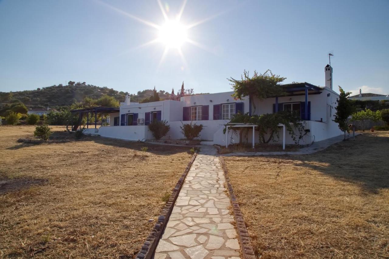 Aroura Homes 4Br Beachfront Villa Spétses Exteriér fotografie