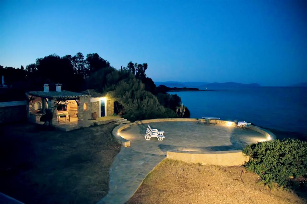 Aroura Homes 4Br Beachfront Villa Spétses Exteriér fotografie