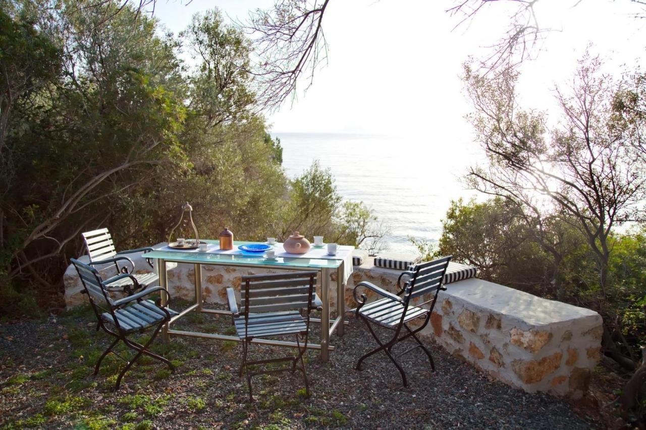 Aroura Homes 4Br Beachfront Villa Spétses Exteriér fotografie