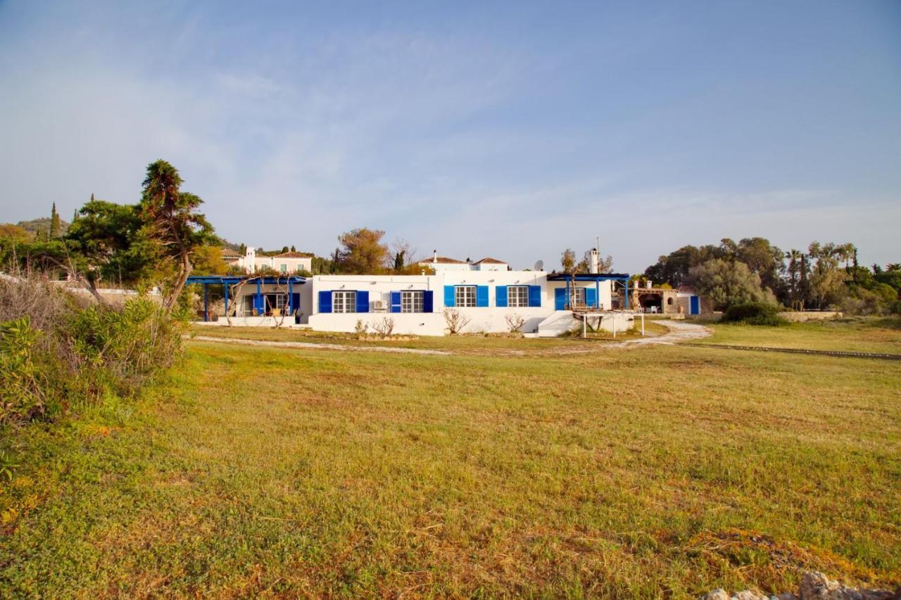 Aroura Homes 4Br Beachfront Villa Spétses Exteriér fotografie