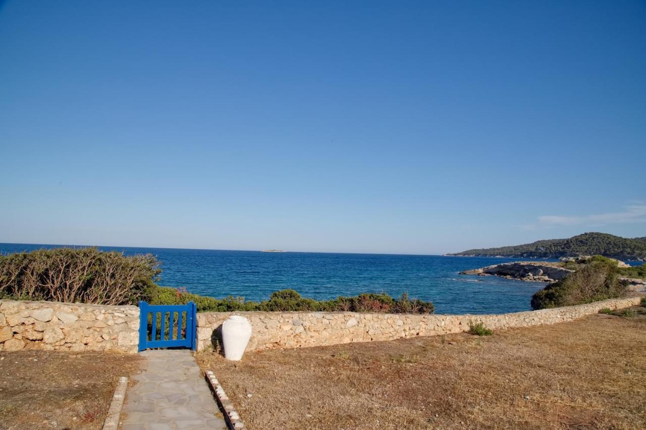 Aroura Homes 4Br Beachfront Villa Spétses Exteriér fotografie