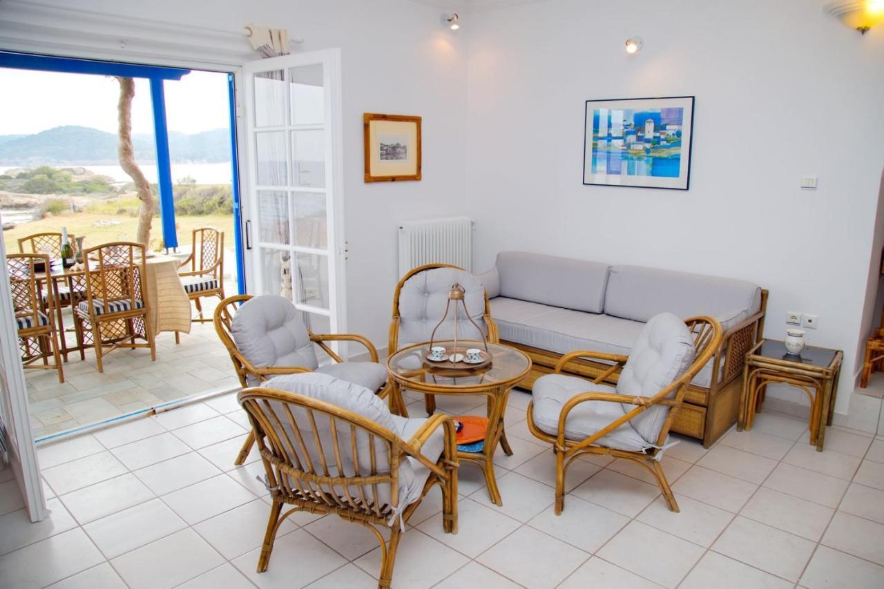 Aroura Homes 4Br Beachfront Villa Spétses Exteriér fotografie