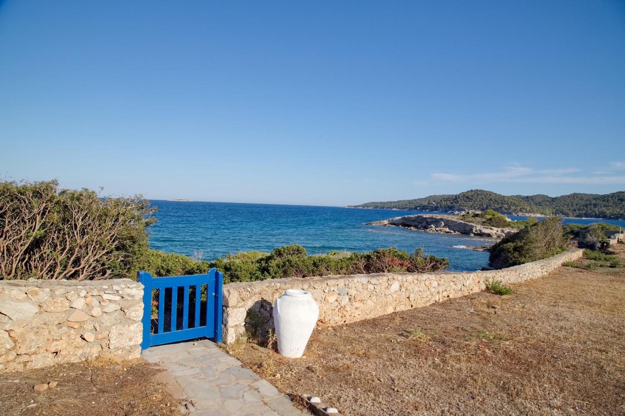 Aroura Homes 4Br Beachfront Villa Spétses Exteriér fotografie
